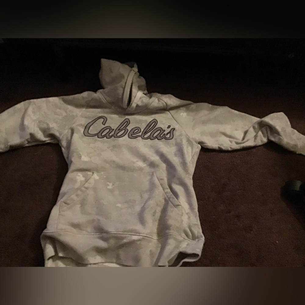 M Cabela’s sweatshirt